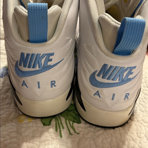 Men’s White and Blue Sneakers main image 4